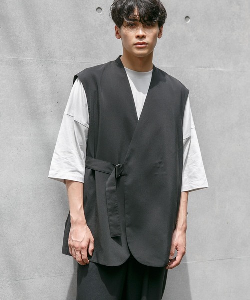 LOWRYS FARM（ローリーズファーム）の「ドライトロテープジレ　296005（ベスト・メンズ・ブラック/ブラウン/グレー・MEDIUM/LARGE）」の2枚目の写真