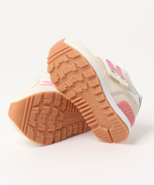 NEW BALANCE(ニューバランス)の「new balance ニューバランス IO313 ベビーシューズ 410313(スニーカー・キッズ・ホワイト/レッド/ブラック・12cm/16.5cm/12.5cm/14.5cm/15.5cm/13.5cm/15.0cm/16.0cm/14.0cm/13.0cm)」の5枚目の写真