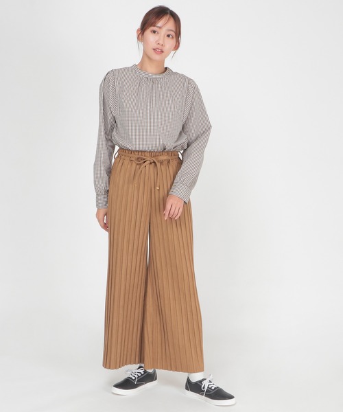ikka(イッカ)の「スエード調プリーツワイドパンツ(その他パンツ・レディース・オフホワイト/イエロー/グリーン/キャメル・S/M/L)」の5枚目の写真