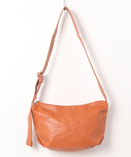 and it_（アンドイット）の「Legato Largo 洗えるフェイクレザー ハンモック ワンショルダーバッグ（ショルダーバッグ・レディース・アイボリー/グレイッシュベージュ/ブラック/ミント/オレンジ/ネイビー/バーガンディー・FREE）」の7枚目の写真