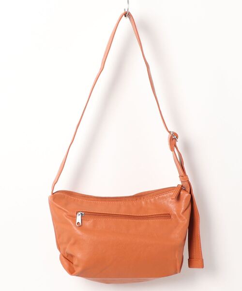 and it_（アンドイット）の「Legato Largo 洗えるフェイクレザー ハンモック ワンショルダーバッグ（ショルダーバッグ・レディース・アイボリー/グレイッシュベージュ/ブラック/ミント/オレンジ/ネイビー/バーガンディー・FREE）」の8枚目の写真