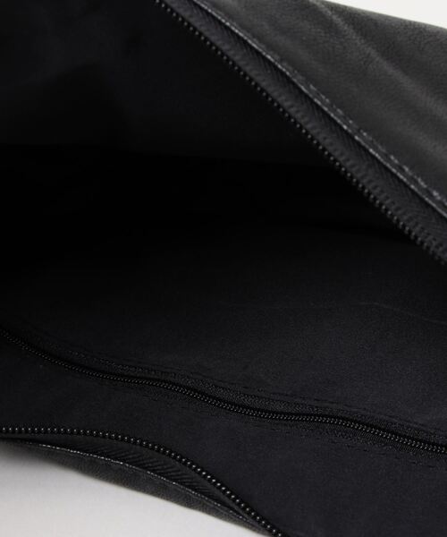 and it_（アンドイット）の「Legato Largo 洗えるフェイクレザー ハンモック ワンショルダーバッグ（ショルダーバッグ・レディース・アイボリー/グレイッシュベージュ/ブラック/ミント/オレンジ/ネイビー/バーガンディー・FREE）」の12枚目の写真