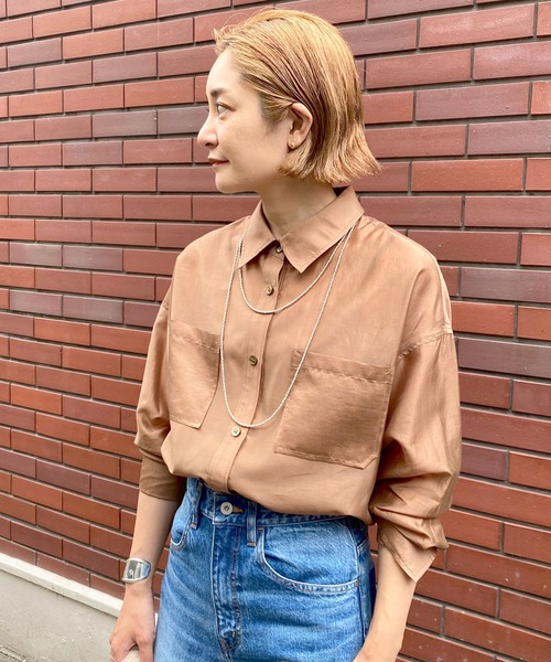 SHENERY（シーナリー）の「シアーオーバーシャツ（シャツ/ブラウス・レディース・ブラウン/オフホワイト/ブルー・FREE）」の2枚目の写真