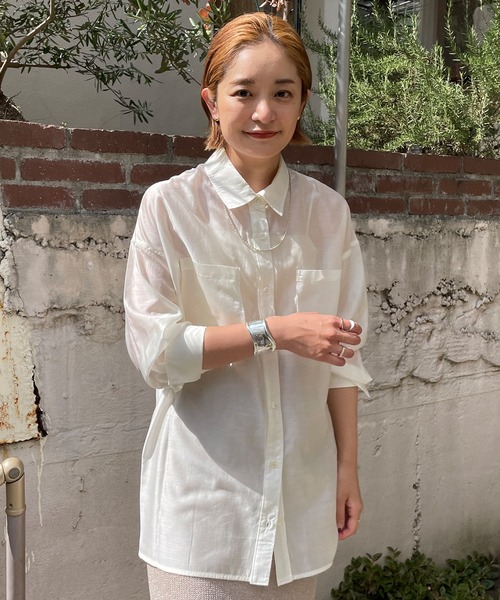 SHENERY（シーナリー）の「シアーオーバーシャツ（シャツ/ブラウス・レディース・ブラウン/オフホワイト/ブルー・FREE）」の4枚目の写真