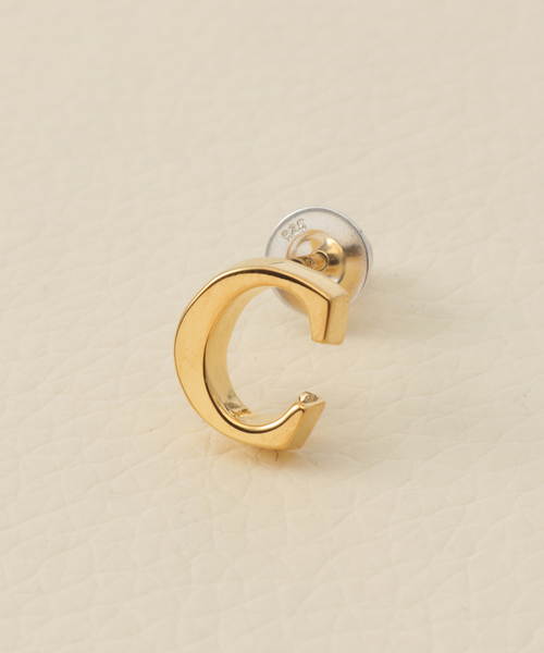 plage(プラージュ)の「【SYMPATHY OF SOUL/シンパシーオブソウル】 イニシャルピアス C(片耳のみ)(ピアス(両耳用)・レディース・ゴールド・FREE)」の1枚目の写真