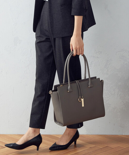 MONO　COMME CA（モノコムサ）の「ロゴプレートトートバッグ（トートバッグ・レディース・ブラック/モカ/グレイッシュベージュ・FREE）」の10枚目の写真