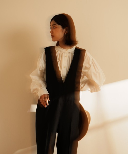 HERENCIA(ヘレンチア)の「Vネック ショルダーパイピング テーパード サロペット(サロペット/オーバーオール・レディース・ブラック/テラコッタ・MEDIUM)」の20枚目の写真