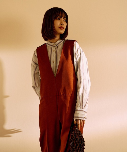 HERENCIA(ヘレンチア)の「Vネック ショルダーパイピング テーパード サロペット(サロペット/オーバーオール・レディース・ブラック/テラコッタ・MEDIUM)」の12枚目の写真