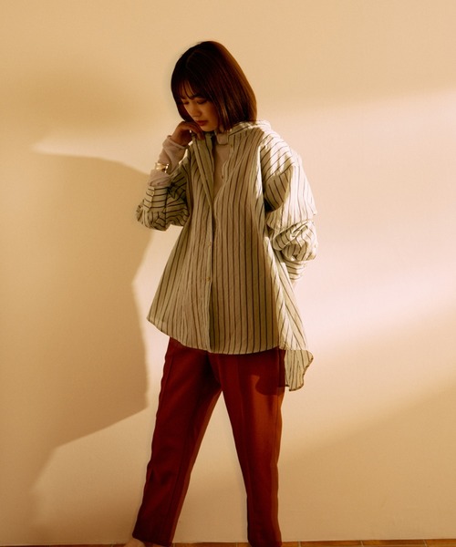 HERENCIA(ヘレンチア)の「Vネック ショルダーパイピング テーパード サロペット(サロペット/オーバーオール・レディース・ブラック/テラコッタ・MEDIUM)」の18枚目の写真