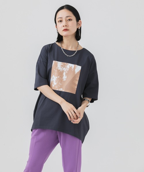 CLOCHE(クロシェ)の「cloche 転写プリントT(Tシャツ/カットソー・レディース・ホワイト/チャコールグレー・FREE)」の1枚目の写真