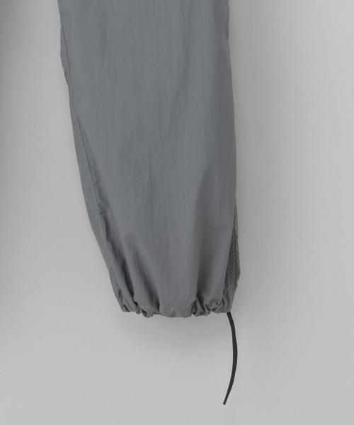 NUMERALS（ヌメラルズ）の「[NUMERALS]ナイロントラックパンツ（その他パンツ・メンズ・ブラック/チャコール・MEDIUM/LARGE）」の13枚目の写真