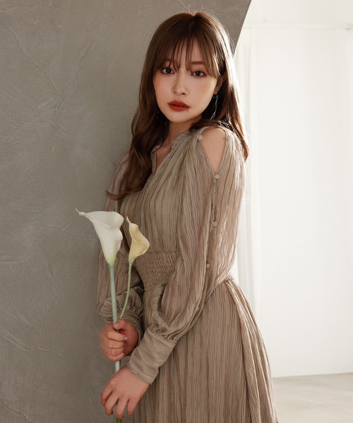 ANDGEEBEE（アンジービー）の「スリットスリーブワンピ（ワンピース・レディース・ベージュ/ブラック・MEDIUM）」の9枚目の写真