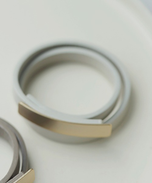 anuans（アニュアンス）の「ロールバングル（バングル/リストバンド・レディース・ホワイト系その他/グレイッシュベージュ・FREE）」の2枚目の写真