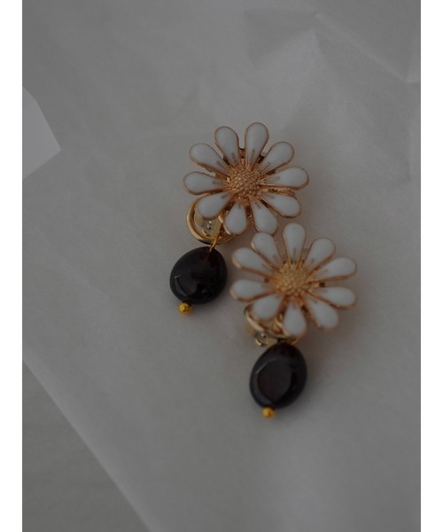 tone（トーン）の「【Agaro】No.263　 天然石とお花の痛くなりにくいイヤリング(MA)（イヤリング・レディース・ブルー/イエロー/ブラウン/ピンク/その他1/ブラック/ホワイト/パープル/レッド/その他3/その他2/その他4/その他5/その他6/グリーン/その他8/その他7/その他9/その他10/その他11・FREE）」の2枚目の写真