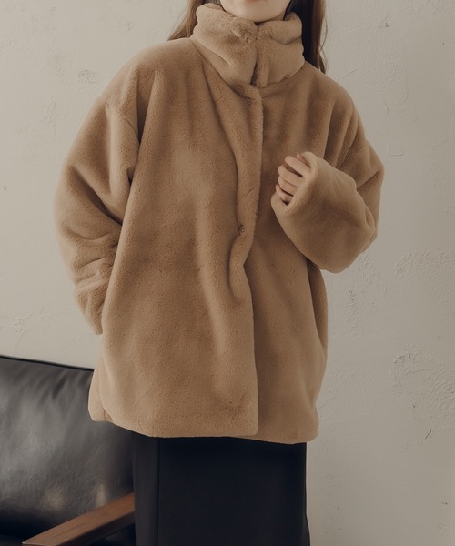 fupel（フぺル）の「2WAYスタンドカラーファーコート（ブルゾン・レディース・ブラウン/ベージュ・FREE）」の11枚目の写真