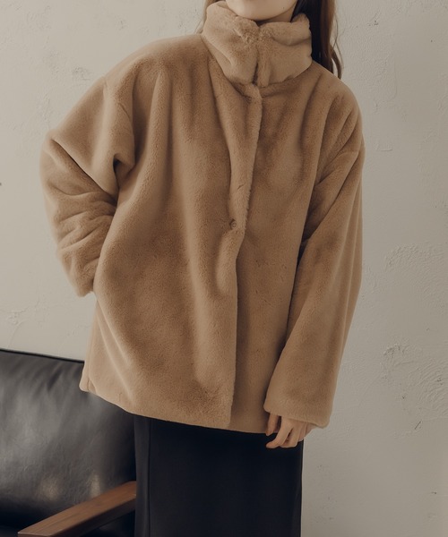 fupel（フぺル）の「2WAYスタンドカラーファーコート（ブルゾン・レディース・ブラウン/ベージュ・FREE）」の12枚目の写真