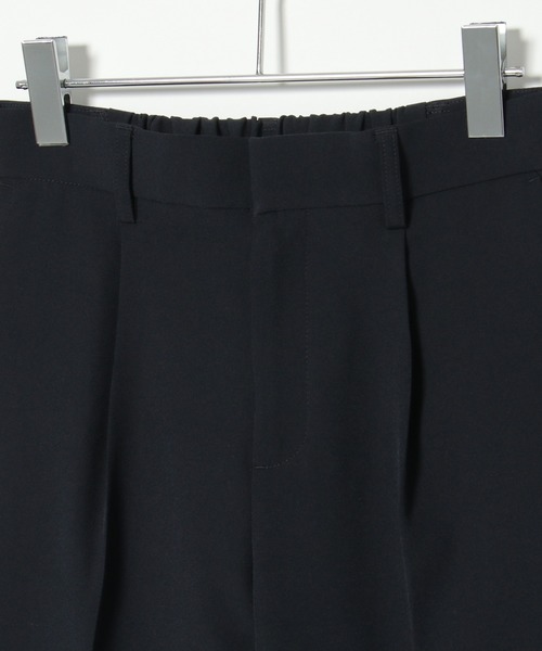 ikka(イッカ)の「【洗濯機で洗える/セットアップ対応】ウォッシャブルテーパードパンツ(その他パンツ・レディース・ブラック/ライトグレー/ネイビー・S/M/L/XL)」の7枚目の写真