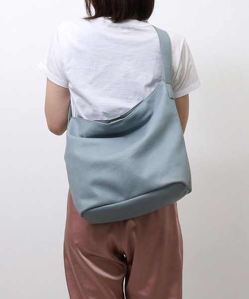 COOCO（クーコ）の「ソフトフェイクレザーワンショルダーバッグ／Ａ４対応（ショルダーバッグ・レディース・キャメル/ライトグリーン/ライトグレー/アイボリー/グレー系その他/カーキ/サックスブルー/ブラック・9）」の7枚目の写真