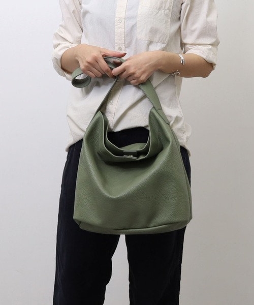 COOCO（クーコ）の「ソフトフェイクレザーワンショルダーバッグ／Ａ４対応（ショルダーバッグ・レディース・キャメル/ライトグリーン/ライトグレー/アイボリー/グレー系その他/カーキ/サックスブルー/ブラック・9）」の6枚目の写真