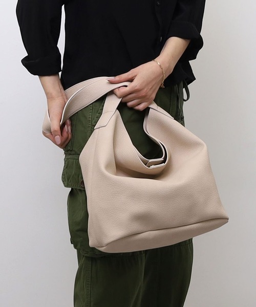 COOCO（クーコ）の「ソフトフェイクレザーワンショルダーバッグ／Ａ４対応（ショルダーバッグ・レディース・キャメル/ライトグリーン/ライトグレー/アイボリー/グレー系その他/カーキ/サックスブルー/ブラック・9）」の2枚目の写真