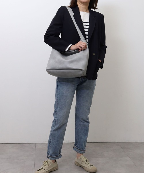 COOCO（クーコ）の「ソフトフェイクレザーワンショルダーバッグ／Ａ４対応（ショルダーバッグ・レディース・キャメル/ライトグリーン/ライトグレー/アイボリー/グレー系その他/カーキ/サックスブルー/ブラック・9）」の21枚目の写真