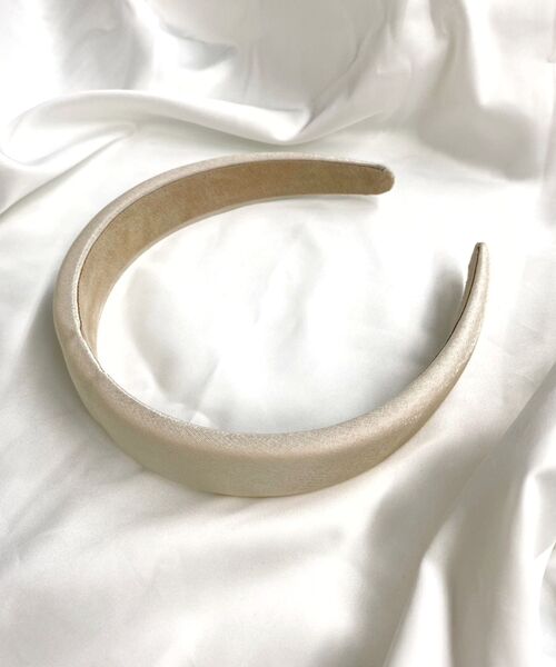 casita(RETRO GIRL)(カシータ)の「シンプルカチューシャ(カチューシャ・レディース・ブラック/オフホワイト/グリーン・ONE SIZE)」の1枚目の写真