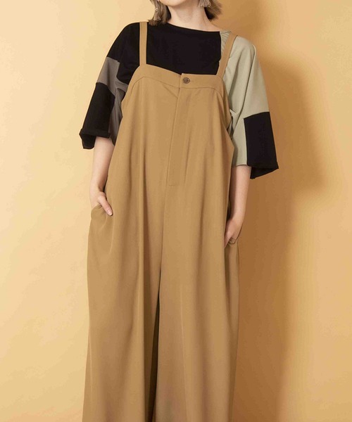 OSMOSIS(オズモーシス)の「サイドタックサロペットパンツ(サロペット/オーバーオール・レディース・ライトベージュ/ブラック/ベージュ・ONE SIZE)」の2枚目の写真