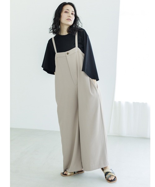 OSMOSIS(オズモーシス)の「サイドタックサロペットパンツ(サロペット/オーバーオール・レディース・ライトベージュ/ブラック/ベージュ・ONE SIZE)」の3枚目の写真