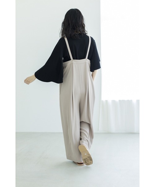 OSMOSIS(オズモーシス)の「サイドタックサロペットパンツ(サロペット/オーバーオール・レディース・ライトベージュ/ブラック/ベージュ・ONE SIZE)」の7枚目の写真