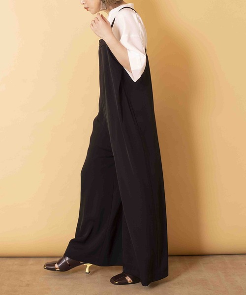 OSMOSIS(オズモーシス)の「サイドタックサロペットパンツ(サロペット/オーバーオール・レディース・ライトベージュ/ブラック/ベージュ・ONE SIZE)」の12枚目の写真