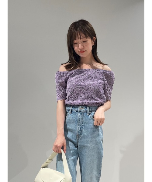 SNIDEL（スナイデル）の「オフショルレーストップス（Tシャツ