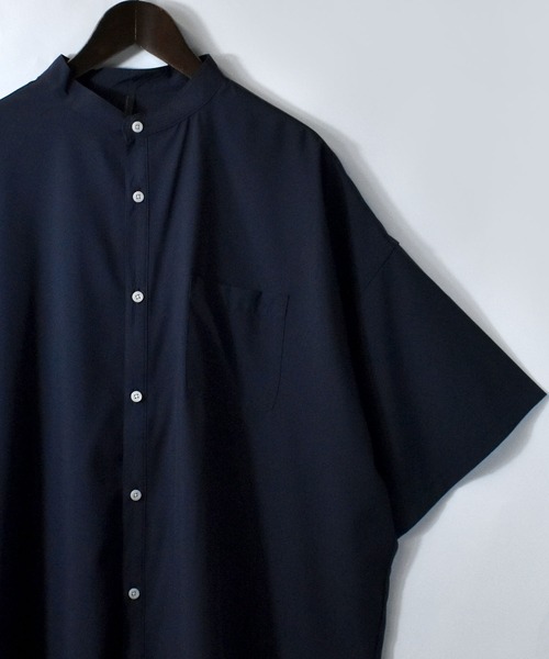 おしゃれスタ(オシャレスタ)の「ポリストレッチルーズフィットバンドカラー半袖シャツ【IR】(シャツ/ブラウス・メンズ・ネイビー/ブラック/チャコールグレー/サックスブルー/ホワイト/パープル/グリーン/グレイッシュベージュ・M/L/XL)」の6枚目の写真