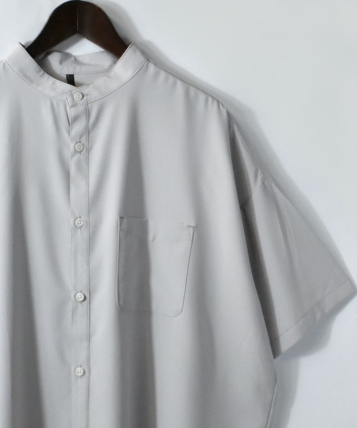 おしゃれスタ(オシャレスタ)の「ポリストレッチルーズフィットバンドカラー半袖シャツ【IR】(シャツ/ブラウス・メンズ・ネイビー/ブラック/チャコールグレー/サックスブルー/ホワイト/パープル/グリーン/グレイッシュベージュ・M/L/XL)」の4枚目の写真