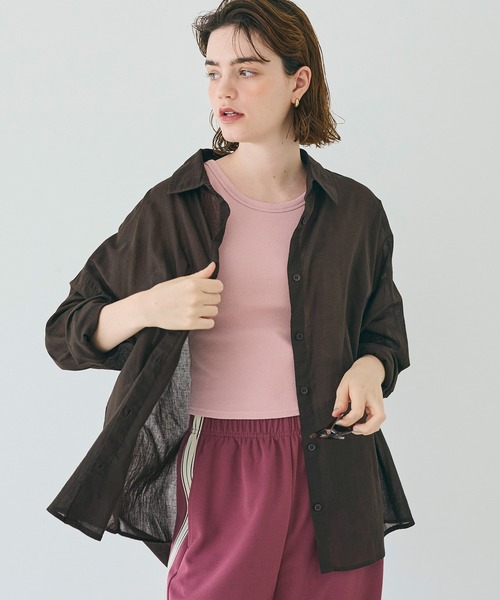 coca（coca）（コカ）の「ガーゼシャツ（シャツ/ブラウス・レディース・ブラック/ライトブルー/ホワイト/ブラウン/ピンク/ライトグリーン/グレイッシュベージュ/マスタード/パープル/ネイビー/イエロー/ライトピンク/ライトベージュ/ダークベージュ/グリーン/ラベンダー/レッド/ライトグレー/チャコール/ダークブルー/ピンク系その他/ダークブラウン/カーキ/ベージュ・M/L/S/XL）」の5枚目の写真