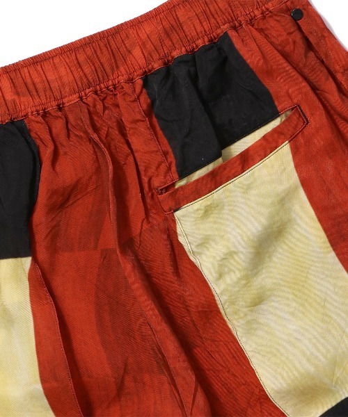 TOGA(トーガ)の「TOGA Inner print pants(その他パンツ・メンズ・レッド・48/46)」の6枚目の写真