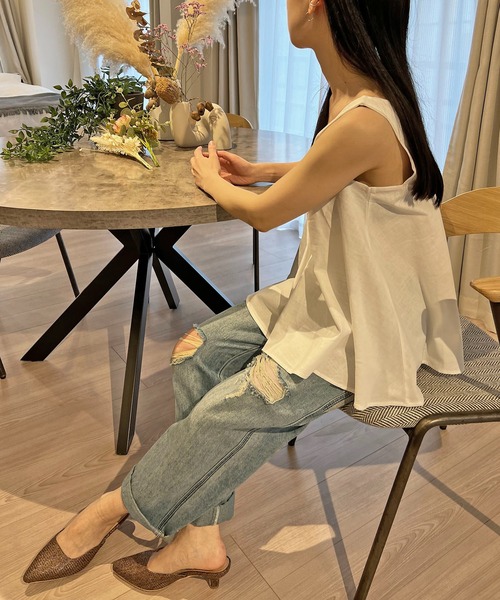 Jewelobe(ジュエローブ)の「Vネックタックフレアノースリーブチュニック(キャミソール・レディース・サックスブルー/ホワイト/ブラック/ベージュ・FREE)」の12枚目の写真
