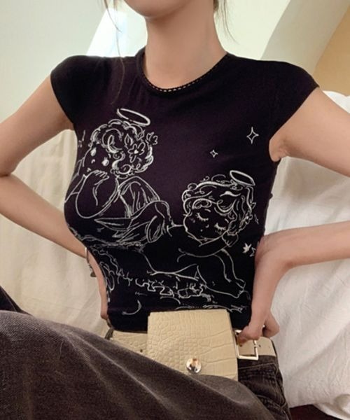 KICKSEWING(キックスウィング)の「KICKSEWING エンジェルデザインプリントクロップTシャツ(Tシャツ/カットソー・レディース・ブラック/ライトベージュ・FREE)」の1枚目の写真
