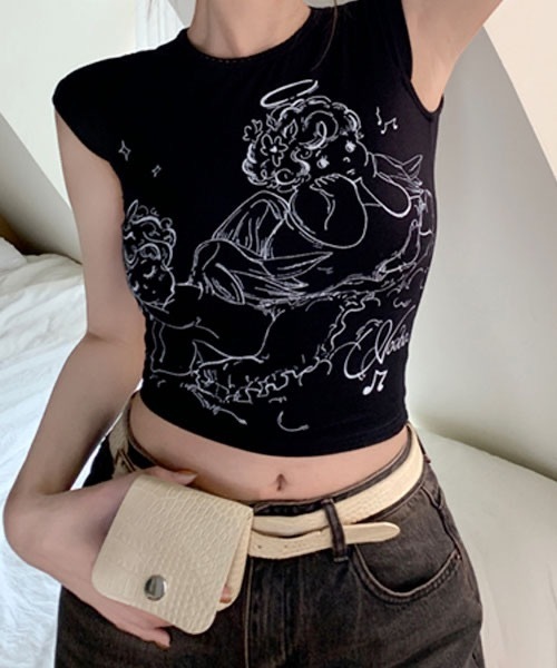 KICKSEWING(キックスウィング)の「KICKSEWING エンジェルデザインプリントクロップTシャツ(Tシャツ/カットソー・レディース・ブラック/ライトベージュ・FREE)」の3枚目の写真