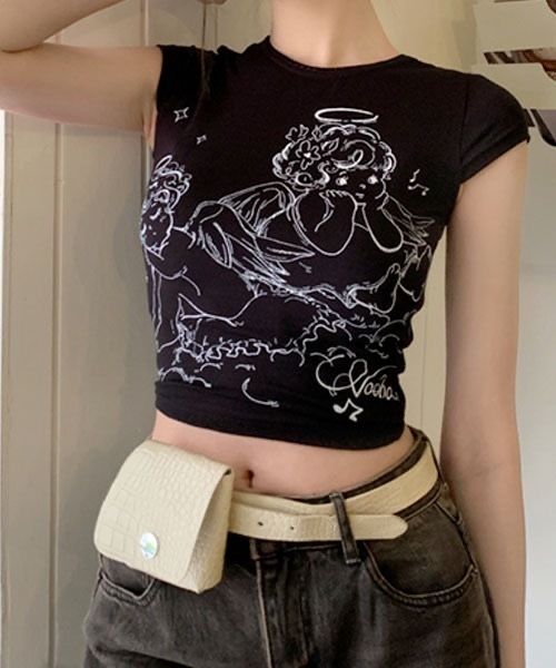 KICKSEWING(キックスウィング)の「KICKSEWING エンジェルデザインプリントクロップTシャツ(Tシャツ/カットソー・レディース・ブラック/ライトベージュ・FREE)」の5枚目の写真