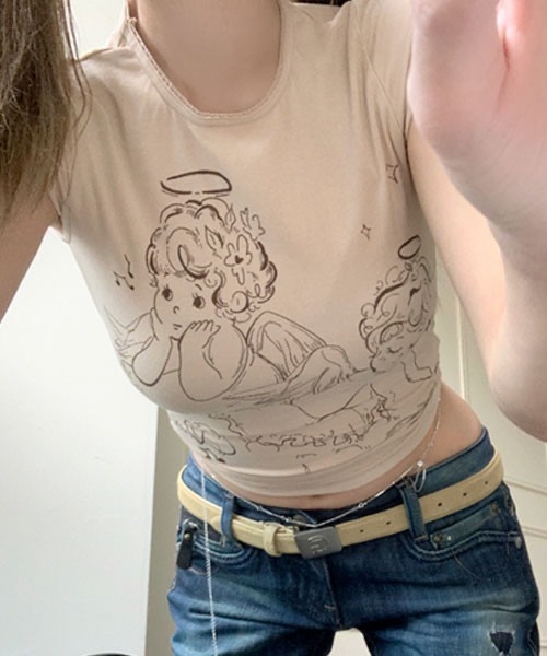 KICKSEWING(キックスウィング)の「KICKSEWING エンジェルデザインプリントクロップTシャツ(Tシャツ/カットソー・レディース・ブラック/ライトベージュ・FREE)」の6枚目の写真