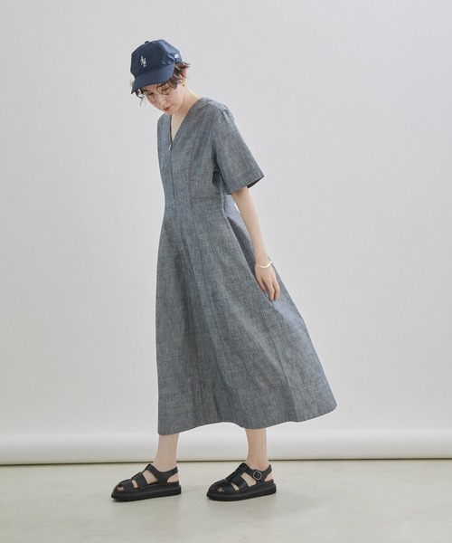 SALON adam et rope'(サロン アダム エ ロペ)の「【サステナブル・洗える】バナナデニムハーフスリーブワンピース(ワンピース・レディース・ブルー系その他/ブラック・FREE)」の18枚目の写真