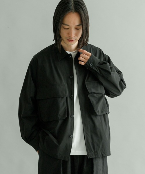URBAN RESEARCH（アーバンリサーチ）の「『撥水/速乾』『UR TECH POLIsh POLI』マルチミリタリーシャツ（シャツ/ブラウス・メンズ・オリーブ/ブラック・MEDIUM/LARGE）」の2枚目の写真