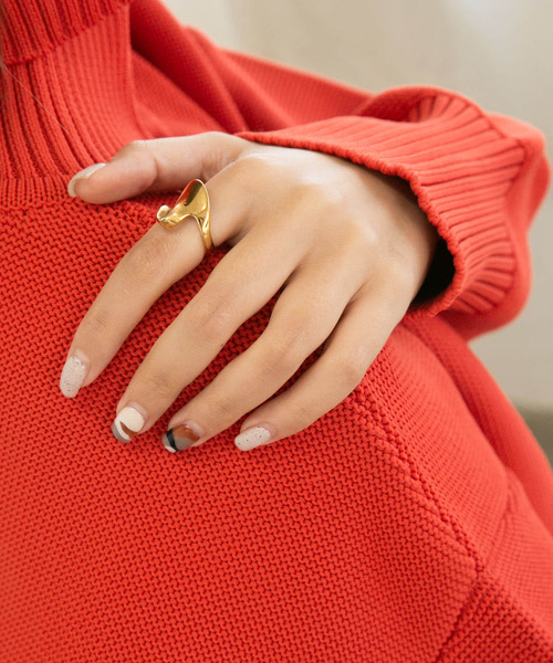 KBF（ケイビーエフ）の「ステンレスツイストリング（リング・レディース・シルバー/ゴールド・ONE）」の3枚目の写真