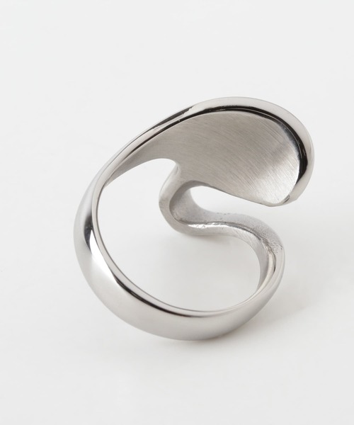 KBF（ケイビーエフ）の「ステンレスツイストリング（リング・レディース・シルバー/ゴールド・ONE）」の7枚目の写真