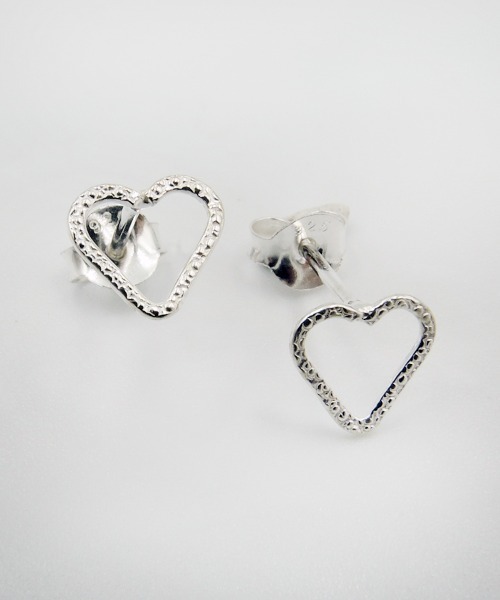 TONE SELECT GOODS（トーンセレクトグッズ）の「【925 SILVER ACC】ハートフレームストラクチャピアスSV925(OG)（ピアス（両耳用）・レディース・シルバー・FREE）」の2枚目の写真