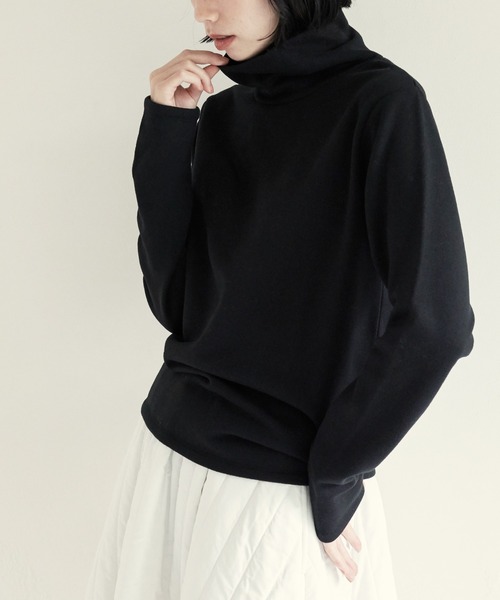 for/c(フォーシー)の「裏起毛ハイネックプルオーバー【サスティナブル】(Tシャツ/カットソー・レディース・アイボリー/ブラック・L/M/LL)」の1枚目の写真