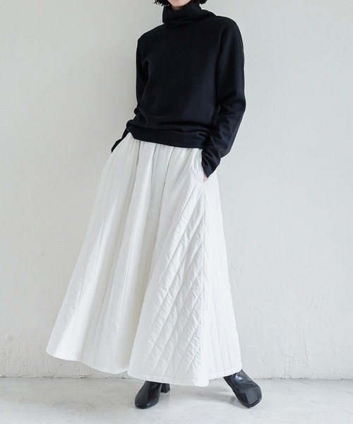for/c(フォーシー)の「裏起毛ハイネックプルオーバー【サスティナブル】(Tシャツ/カットソー・レディース・アイボリー/ブラック・L/M/LL)」の4枚目の写真