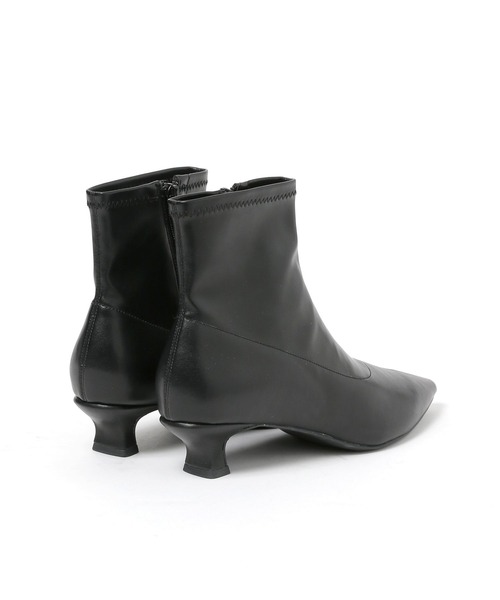 LOWRYS FARM（ローリーズファーム）の「ポインテッドヒールブーツ　969455（ブーツ・レディース・シルバー/ホワイト/ブラック・LARGE/MEDIUM）」の15枚目の写真