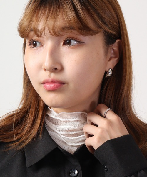 FUNALIVE（ファンアライブ）の「je crois soi 段メロウシルクネック（ネックウォーマー/スヌード・レディース・ホワイト/ブラック・FREE）」の4枚目の写真