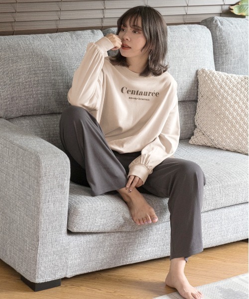 ad thie(アドティエ)の「ロゴ入り長袖ルームウェア セットアップ(ルームウェア/パジャマ・レディース・アイボリー/ベージュ/ピンク/チャコール/杢グレー/オフホワイト/ブラウン/ホワイト系/ライトグレー系/ピンク系/ブラウン系/ベージュ系/グレー系・SMALL/FREE/LL)」の21枚目の写真